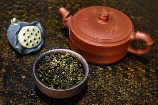 泡大紅袍、肉桂和水仙可以用一個(gè)紫砂壺嗎，可以摻一起沖泡么？