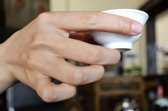 女士喝茶的手勢(shì)，女人正確喝茶手勢(shì)姿勢(shì)圖