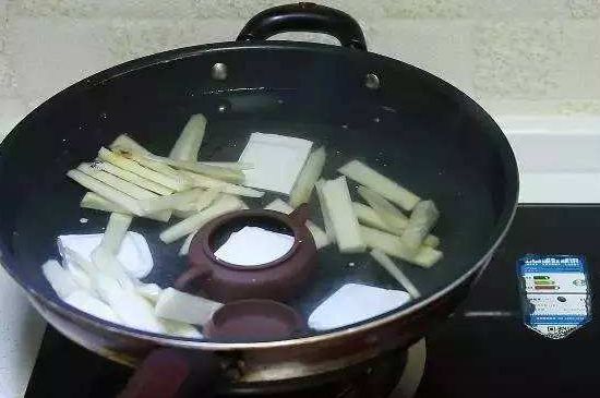 開壺放豆腐是錯誤的，新買的紫砂壺正確開壺建議