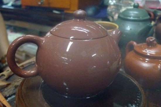 紫砂開(kāi)壺和不開(kāi)壺的區(qū)別，紫砂壺開(kāi)壺的正確方法及開(kāi)壺建議