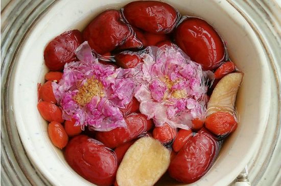 喝玫瑰花茶能祛斑嗎，玫瑰花茶有祛斑的功效嗎？