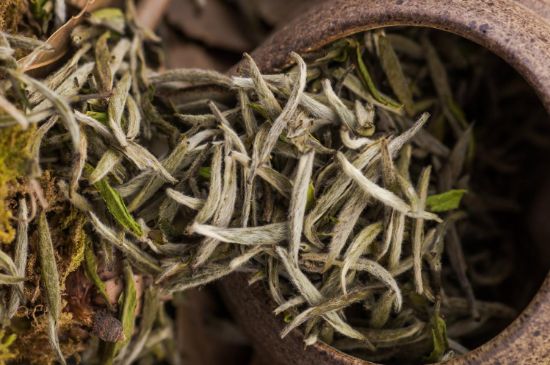 福鼎白茶要喝老的嗎，為什么喝白茶要喝老茶存新茶？