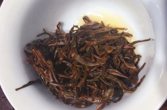 女人喝紅茶好還是喝普洱茶好，普洱茶和紅茶哪個適合女人喝