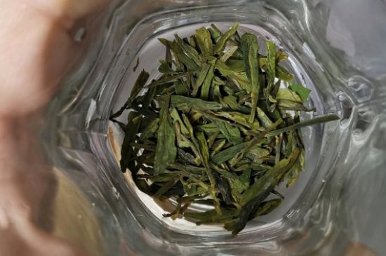 龍井茶放二年了能喝嗎，過(guò)期龍井茶的妙用！