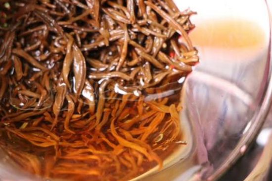 300塊錢(qián)的金駿眉能喝嗎，兩三百多金駿眉和一千多區(qū)別